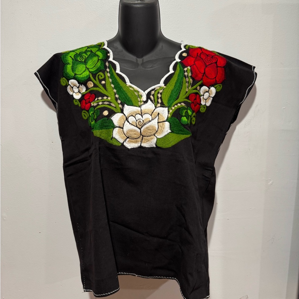 NWOT- Artesanal tricolor Floral Embroidered Black Top